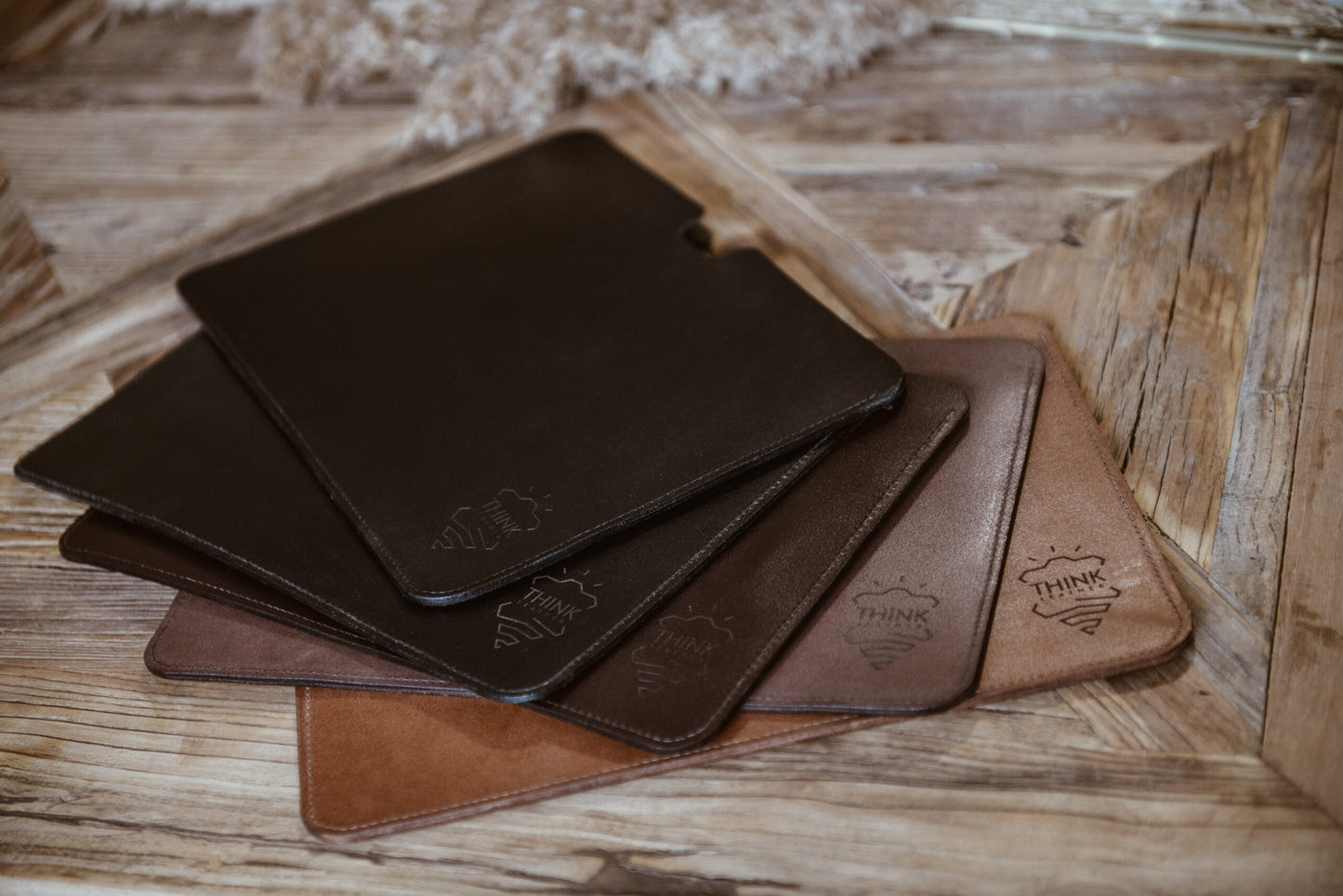 Skórzane etui na MacBook 13" Pro/Air - ciemny brąz